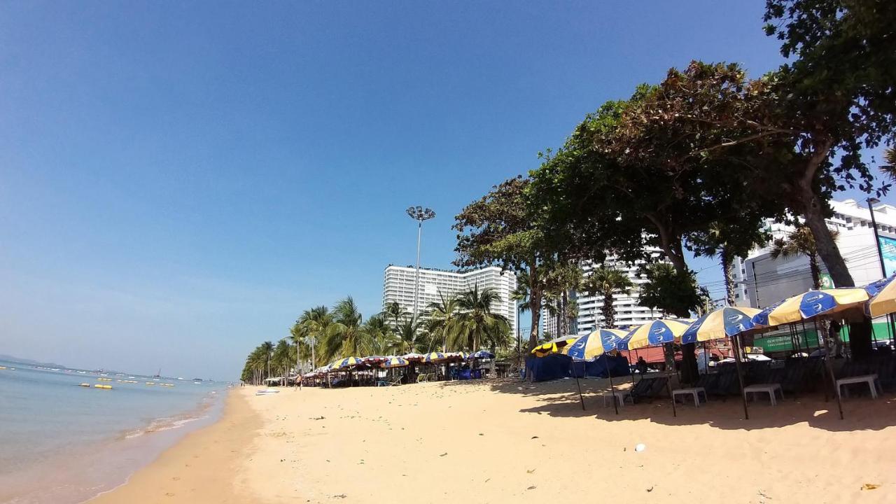 Max'S Beach House Pattaya Exterior photo